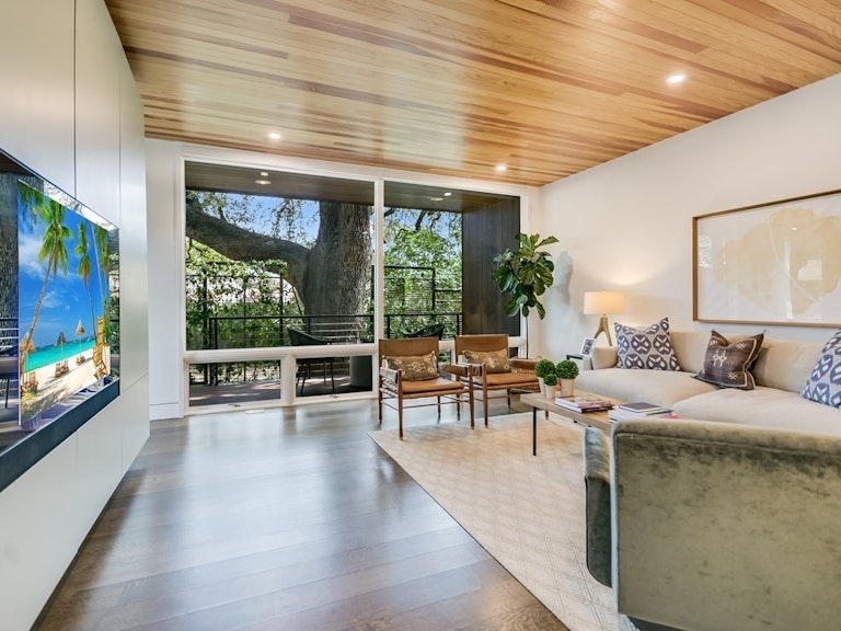 Photo 7 of 20 - 2906 Rio Grande St, Austin, TX 78705