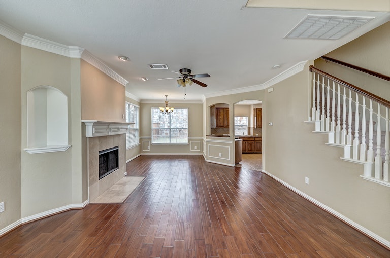 Photo 3 of 24 - 8711 Rugby Dr, Irving, TX 75063