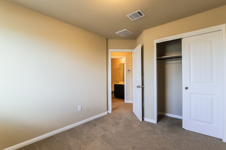 Photo 19 of 25 - 317 Crater Lake Dr, Pflugerville, TX 78660