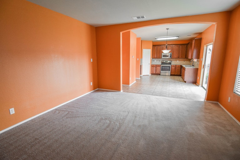 Photo 18 of 37 - 1701 Grassy View Dr, Fort Worth, TX 76131