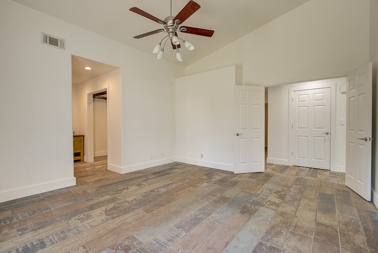 Photo 7 of 32 - 6724 Folkstone Way, Elk Grove, CA 95758