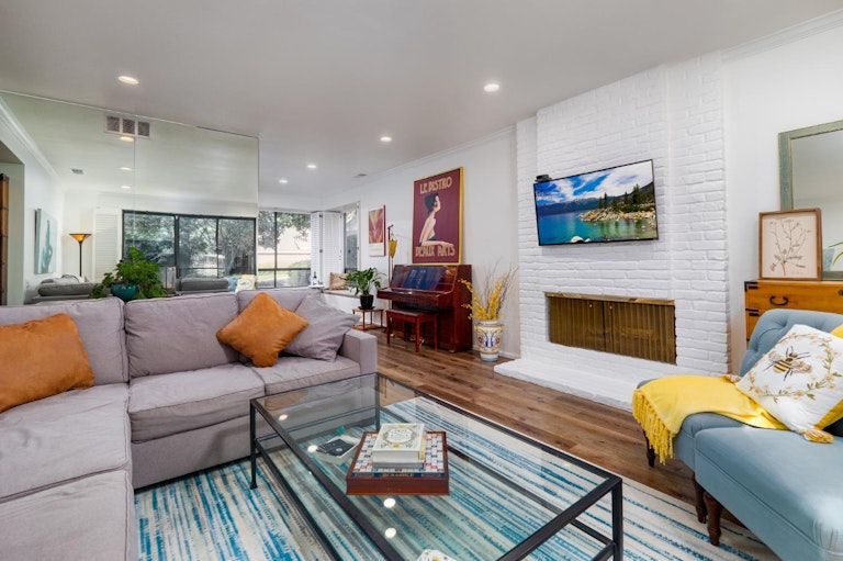 Photo 6 of 40 - 317 Wyndgate Rd, Sacramento, CA 95864