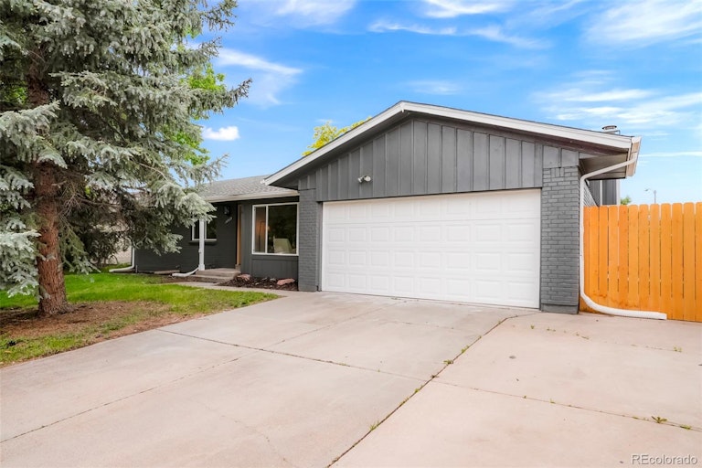 Photo 3 of 34 - 16929 E Amherst Dr, Aurora, CO 80013