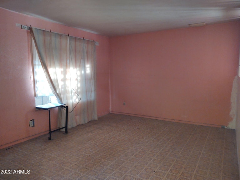 Photo 4 of 20 - 3811 S 9th St, Phoenix, AZ 85040