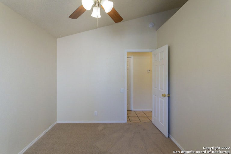 Photo 16 of 22 - 8622 Silent Oaks, San Antonio, TX 78250