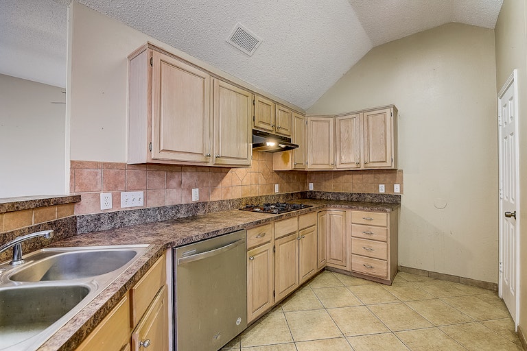 Photo 30 of 44 - 2313 Bent Brook Dr, Mesquite, TX 75181