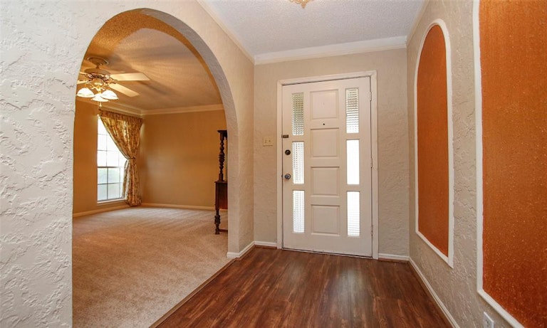 Photo 8 of 43 - 3815 Stillview Dr, Houston, TX 77068