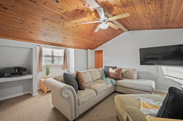 Photo 32 of 38 - 413 Silver Ln, Azle, TX 76020