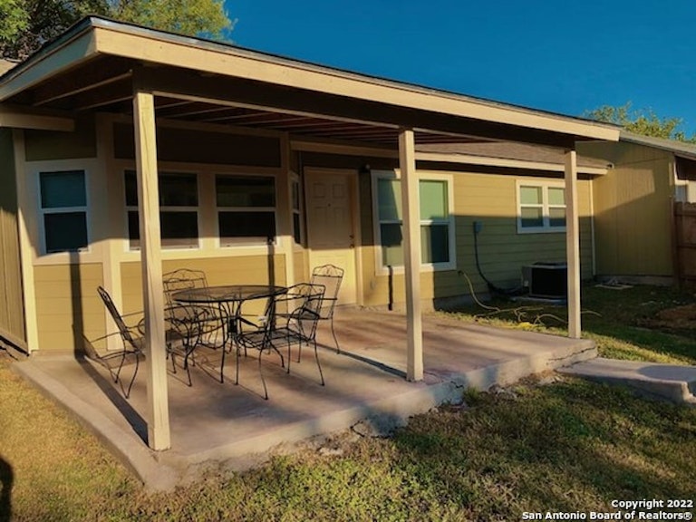 Photo 4 of 19 - 1230 Longmont St, San Antonio, TX 78245