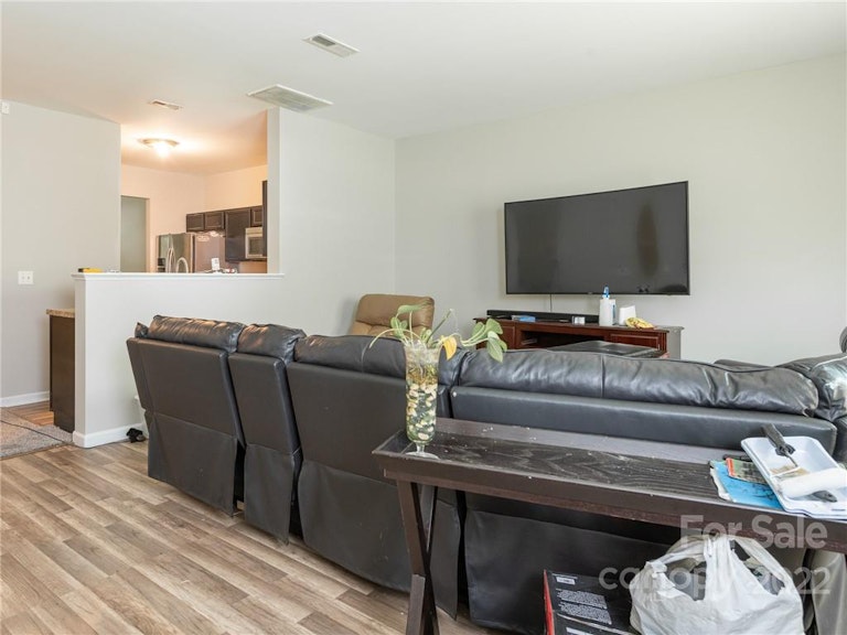 Photo 16 of 35 - 926 Corvus Ct, Charlotte, NC 28216