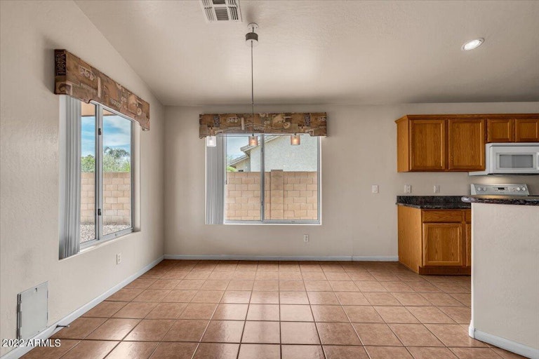 Photo 13 of 27 - 4048 E Whitney Ln, Phoenix, AZ 85032