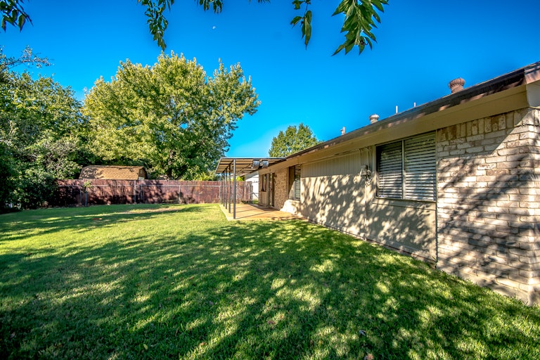 Photo 6 of 23 - 1718 Pebble Beach Dr, Lewisville, TX 75067