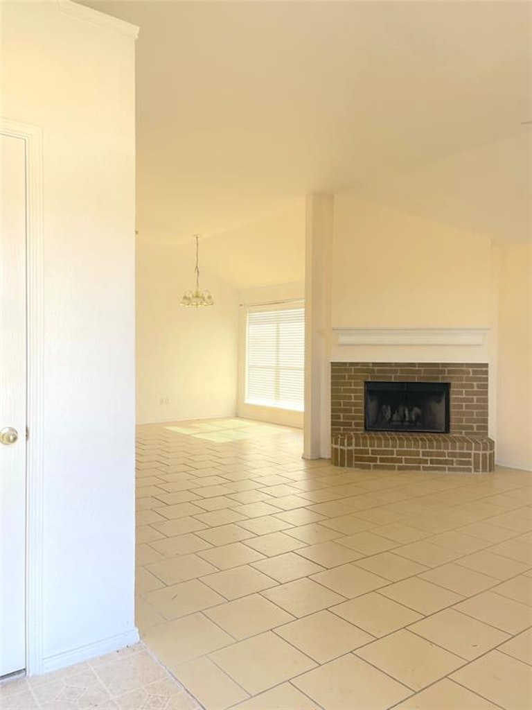 Photo 3 of 18 - 751 Rachel St, Grand Prairie, TX 75052