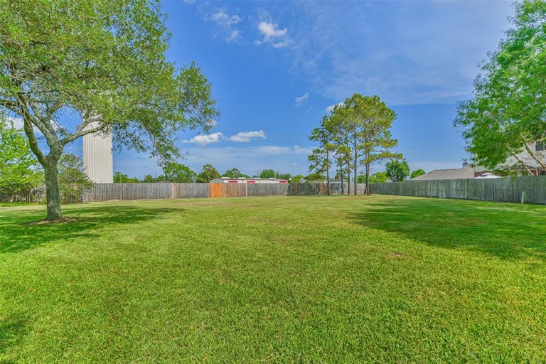 Photo 34 of 34 - 16026 Biscayne Shoals Dr, Friendswood, TX 77546