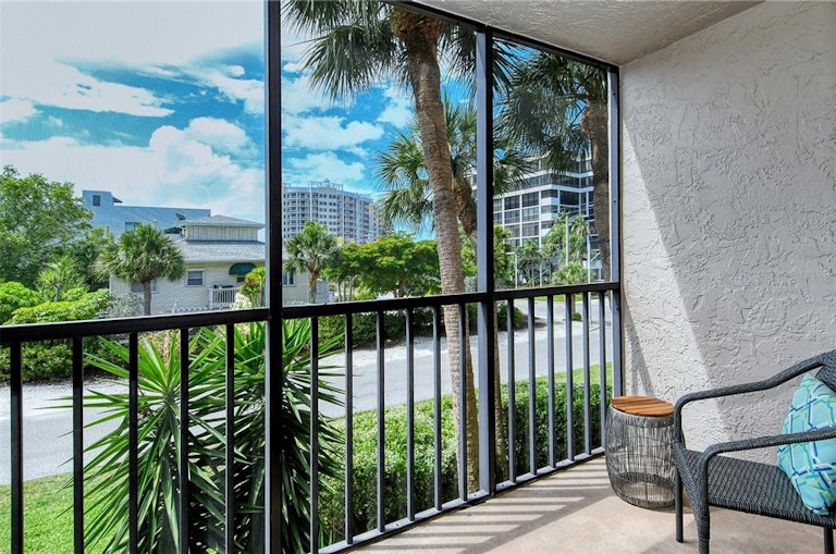 Photo 8 of 50 - 1001 Benjamin Franklin Dr #212, Sarasota, FL 34236