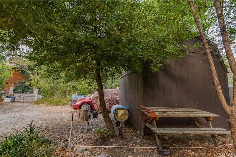 Photo 6 of 16 - 366 Lytle Ln, Lytle Creek, CA 92358