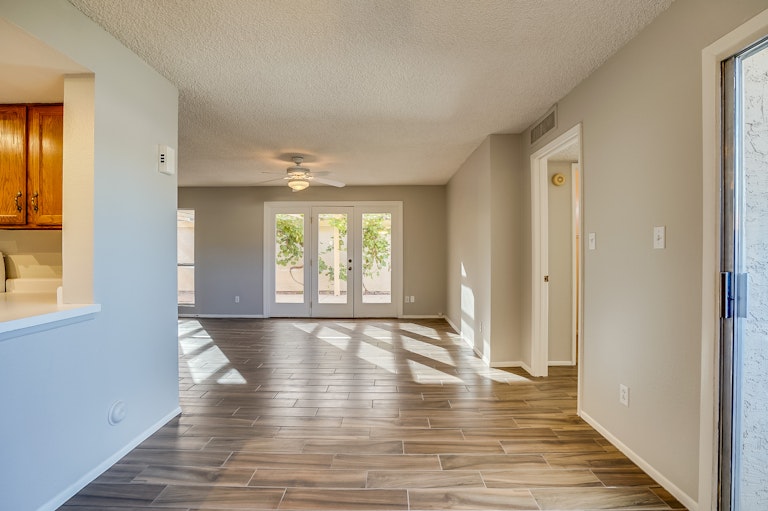 Photo 13 of 22 - 5201 E Tunder Cir, Phoenix, AZ 85044