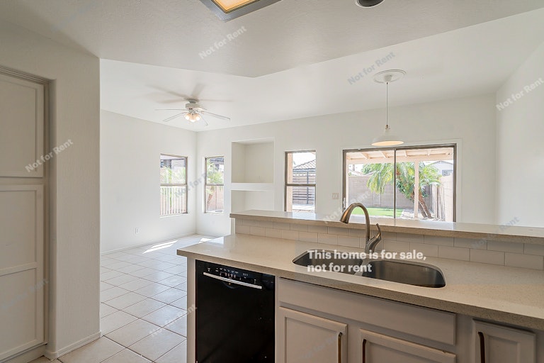 Photo 10 of 28 - 10111 E Capri Ave, Mesa, AZ 85208