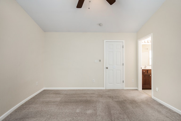 Photo 11 of 17 - 3107 Golden Dale Ln, Charlotte, NC 28262
