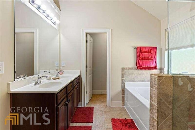 Photo 16 of 24 - 651 Silver Oak Dr, Dallas, GA 30132