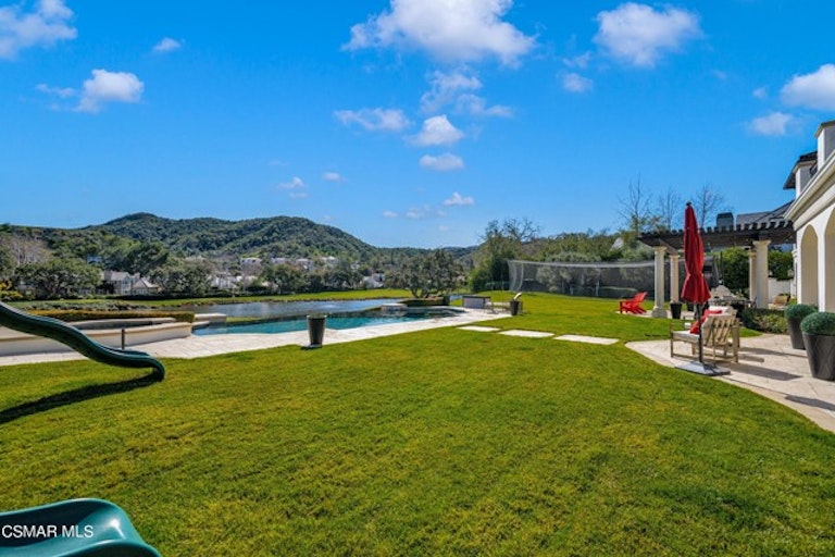 Photo 51 of 80 - 208 W Stafford Rd, Thousand Oaks, CA 91361