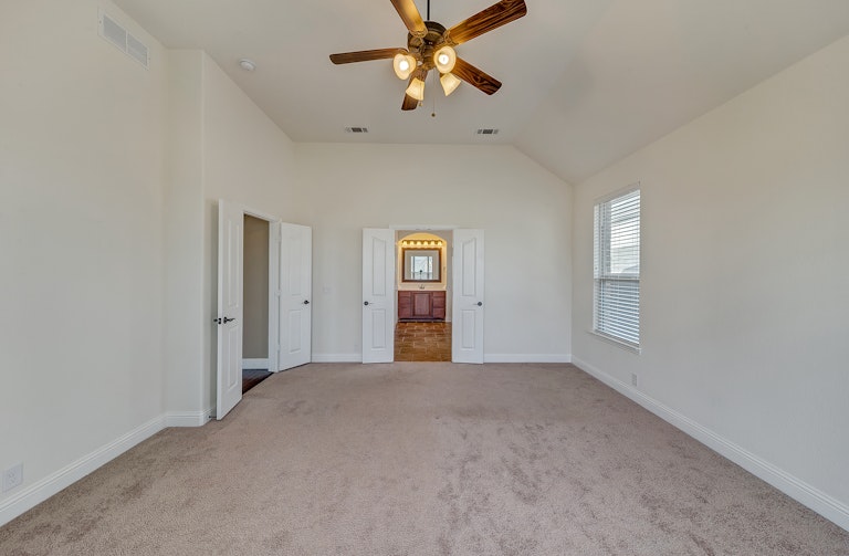 Photo 18 of 33 - 1204 Barberry Dr, Burleson, TX 76028