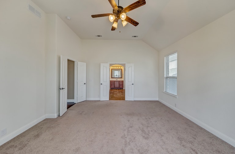 Photo 18 of 33 - 1204 Barberry Dr, Burleson, TX 76028