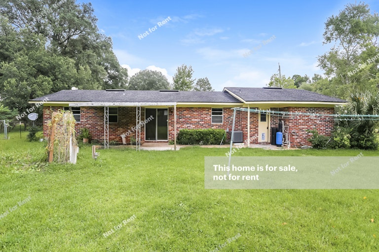 Photo 7 of 27 - 11110 Woodelm Dr W, Jacksonville, FL 32218
