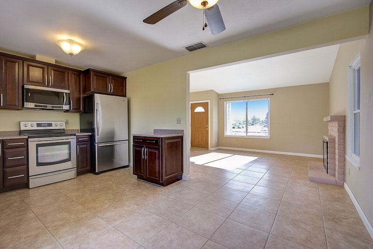 Photo 17 of 30 - 7863 Deer Creek Dr, Sacramento, CA 95823