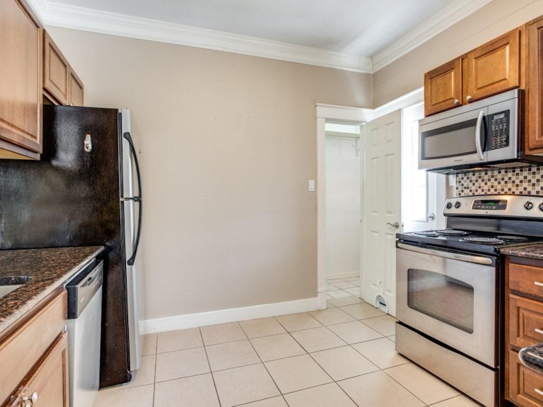 Photo 32 of 40 - 5200 Victor St, Dallas, TX 75214
