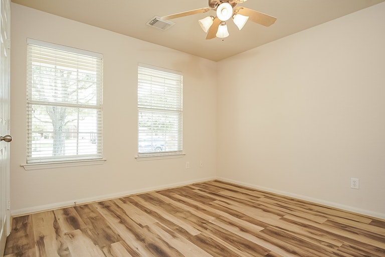Photo 12 of 25 - 21123 Spur Ridge Ct, Richmond, TX 77406