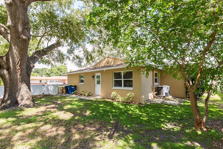 Photo 16 of 16 - 2041 McKinley St, Clearwater, FL 33765