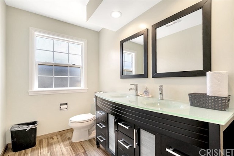 Photo 13 of 26 - 10404 Foothill Blvd, Sylmar, CA 91342