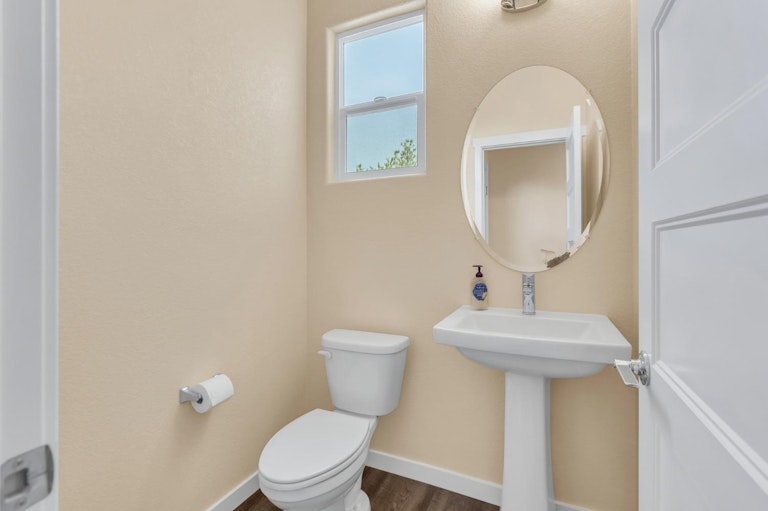 Photo 13 of 52 - 4334 Ocean Ln, Elk Grove, CA 95757