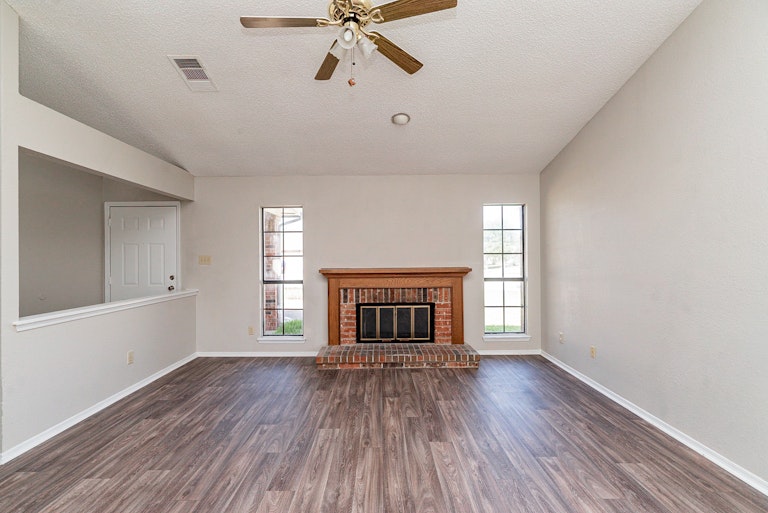 Photo 5 of 23 - 507 Redbud Dr, Forney, TX 75126