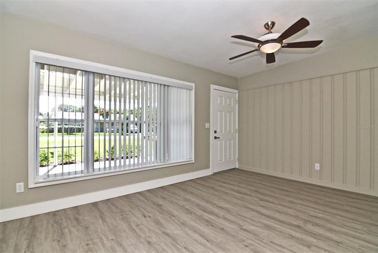 Photo 9 of 40 - 2201 Murdock Blvd, Orlando, FL 32817