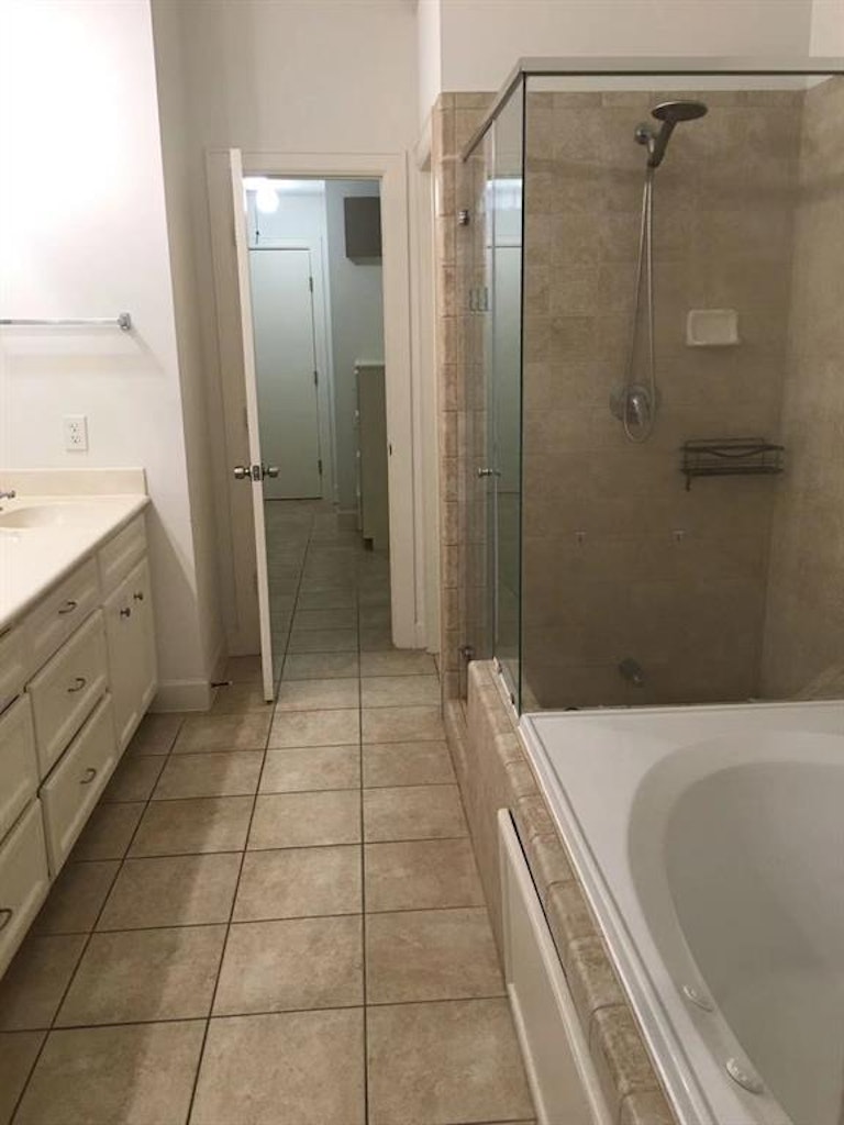 Photo 14 of 18 - 2710 Hullsmith Dr #1001, Houston, TX 77063