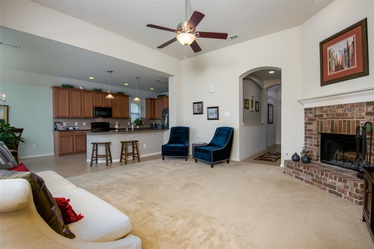 Photo 5 of 29 - 328 Turnstone Dr, Little Elm, TX 75068