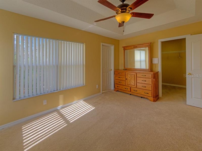 Photo 14 of 25 - 542 Penny Royal Pl, Oviedo, FL 32765