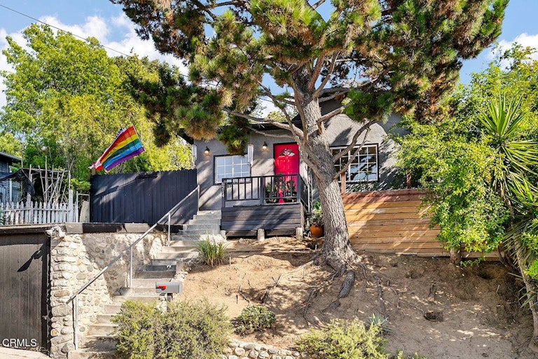 Photo 2 of 29 - 6214 Springvale Dr, Los Angeles, CA 90042