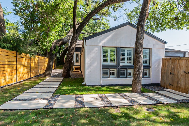 Photo 7 of 28 - 7050 Gaston Ave, Dallas, TX 75214