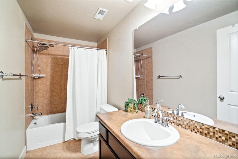 Photo 36 of 40 - 2347 S Loveland St, Denver, CO 80228