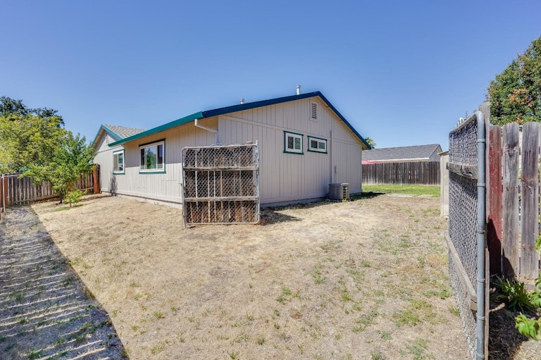 Photo 29 of 36 - 4636 Baywind Dr, Sacramento, CA 95838