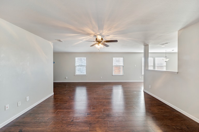 Photo 10 of 24 - 1374 Emily Ct, Burleson, TX 76028