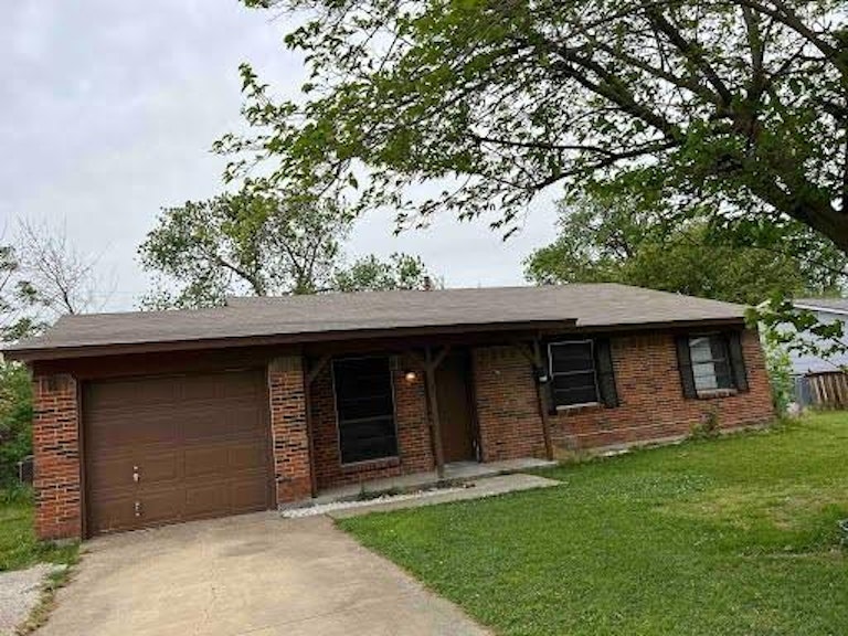 Photo 1 of 18 - 1005 S Murray St, McKinney, TX 75069