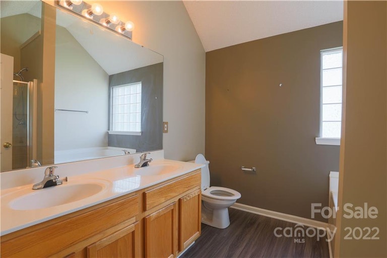 Photo 15 of 18 - 612 Pawley Dr, Charlotte, NC 28214