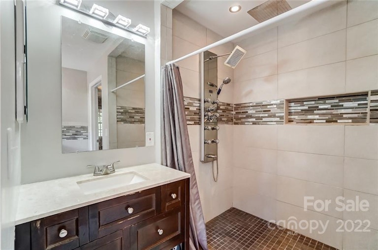 Photo 27 of 46 - 6538 Dougherty Dr, Charlotte, NC 28213