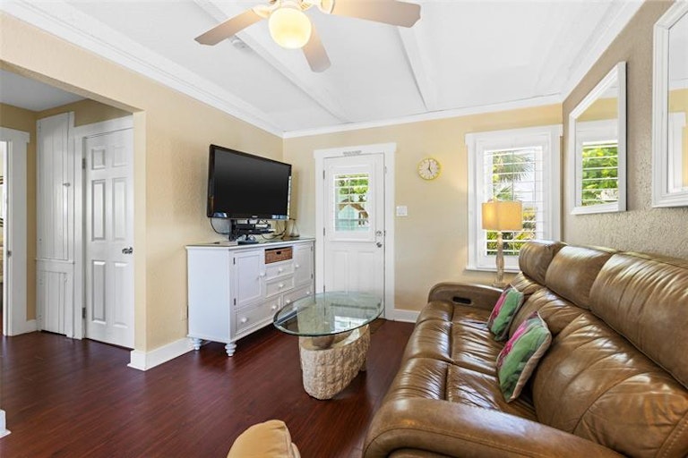Photo 30 of 52 - 12400 Gulf Blvd #1, Saint Petersburg, FL 33706