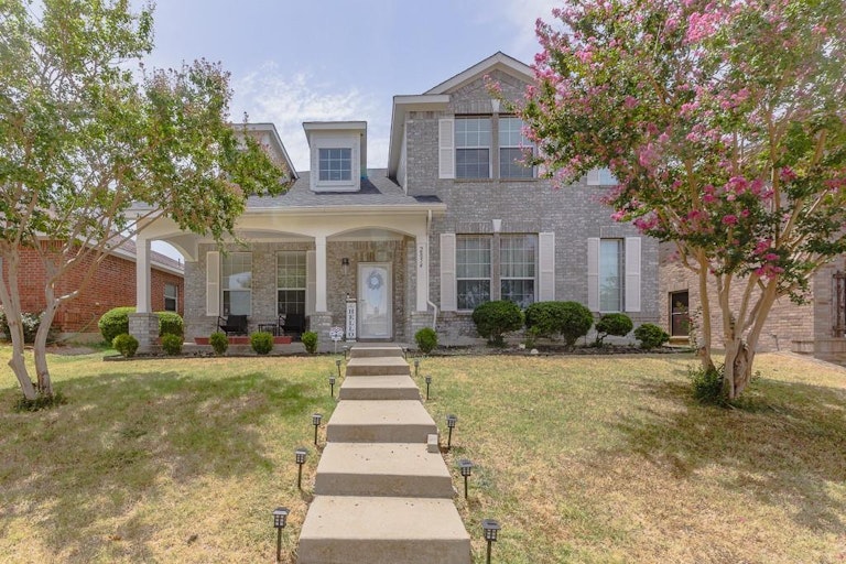 Photo 1 of 36 - 2854 Gospel Dr, Dallas, TX 75237