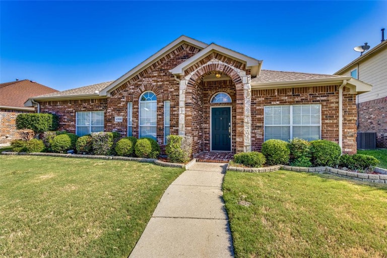 Photo 2 of 25 - 4908 Auburn Dr, McKinney, TX 75070